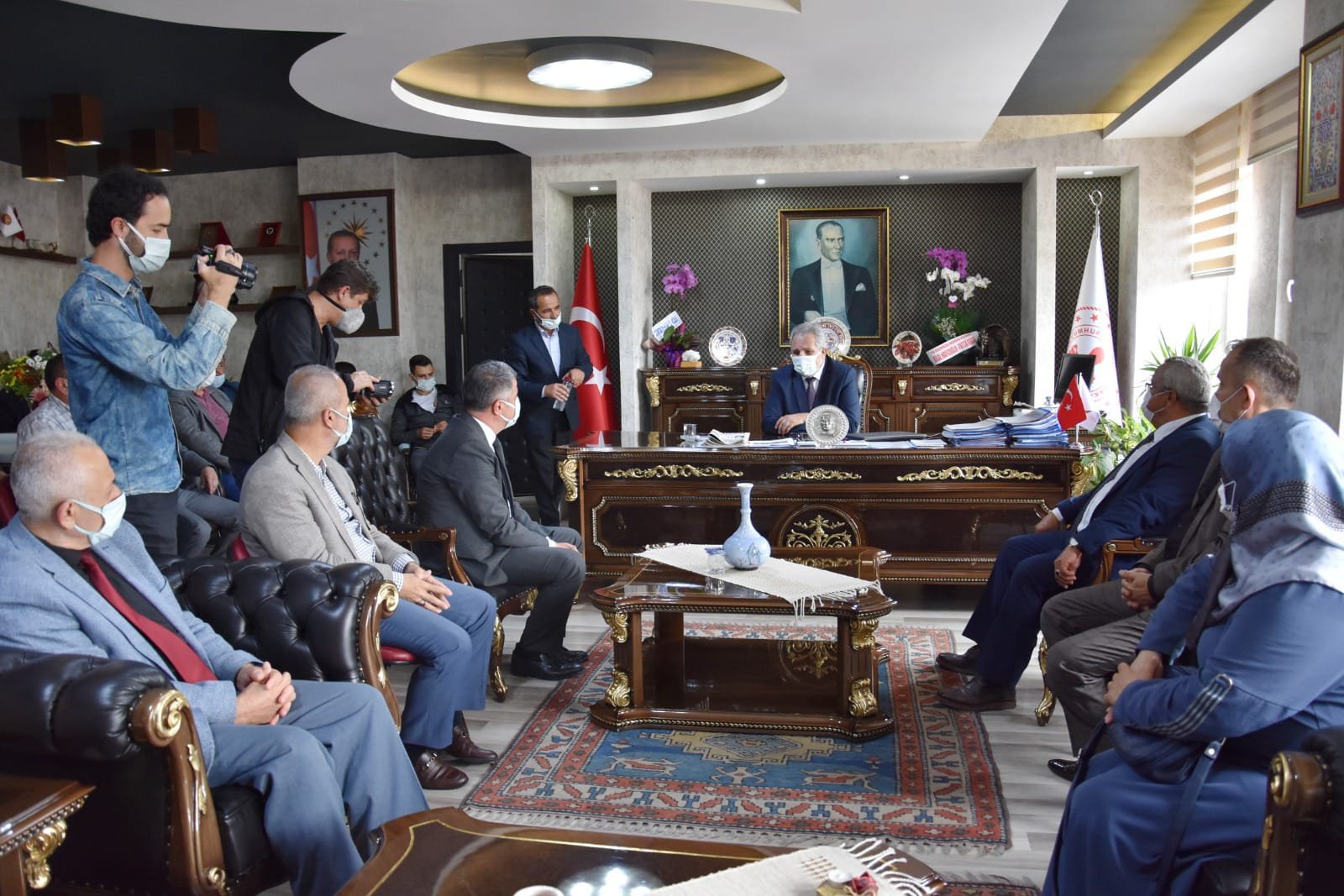 AK PARTİ, KAYMAKAMLIĞA ÇIKARMA YAPTI