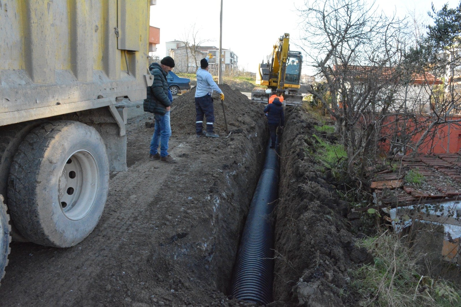 İÇME SUYU VE YAĞMURLAMA HATTI ÇALIŞMALARI SÜRÜYOR