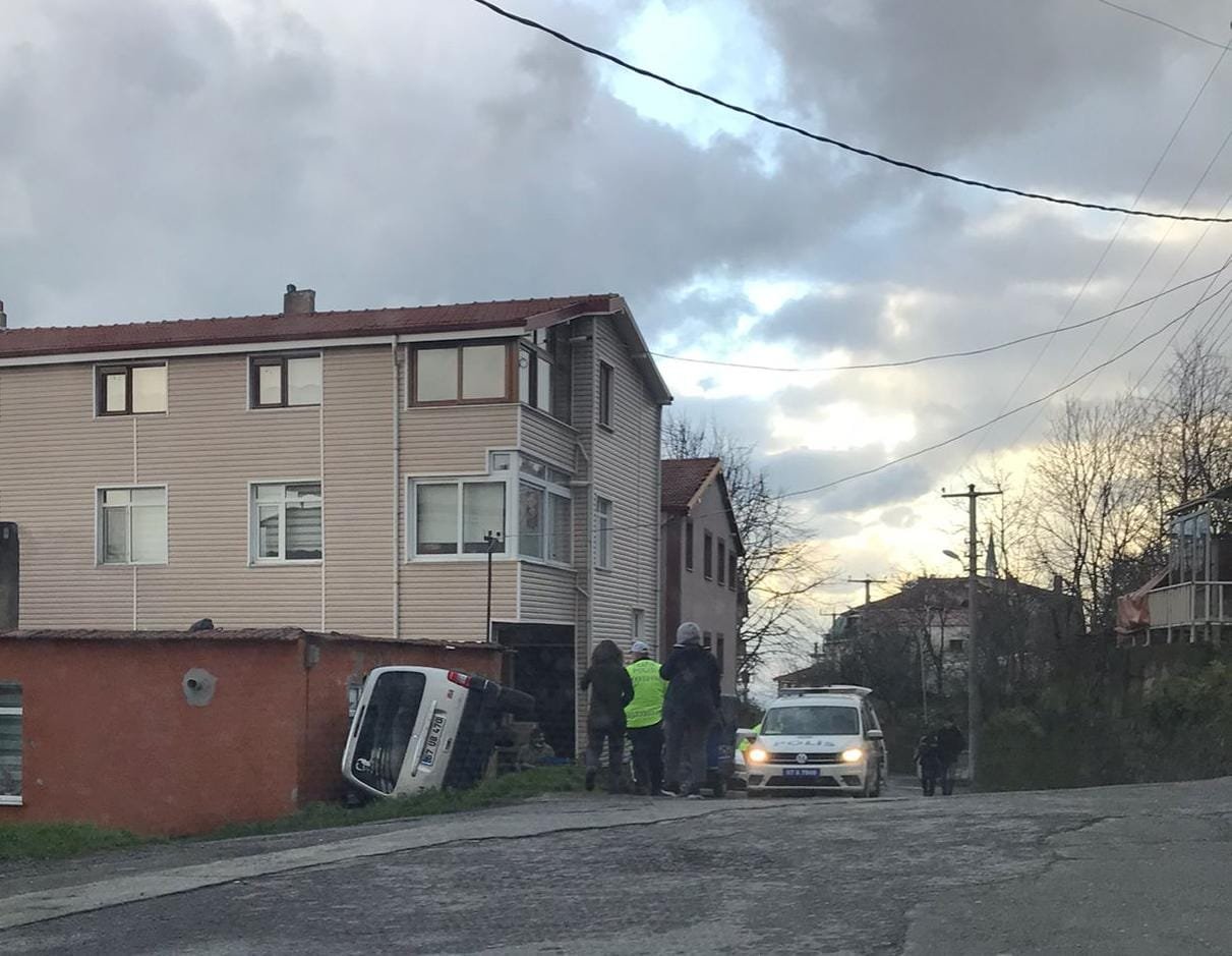 Ereğli’de kamyonet yan yattı