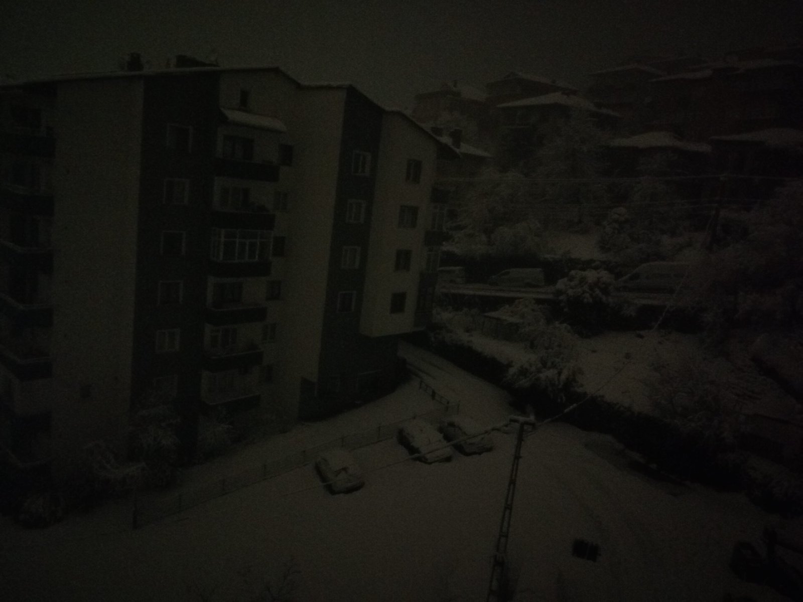 Mahalle Karanlığa Büründü