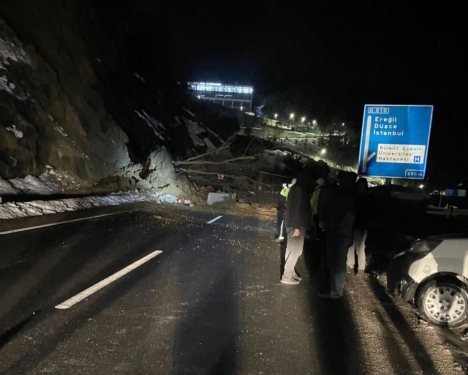 Ereğli Karayolunda Heyelan Meydana Geldi