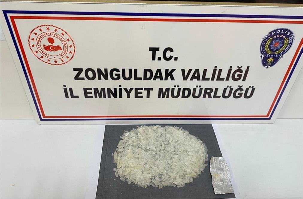 Polis Uyuşturucuya Geçit Vermiyor
