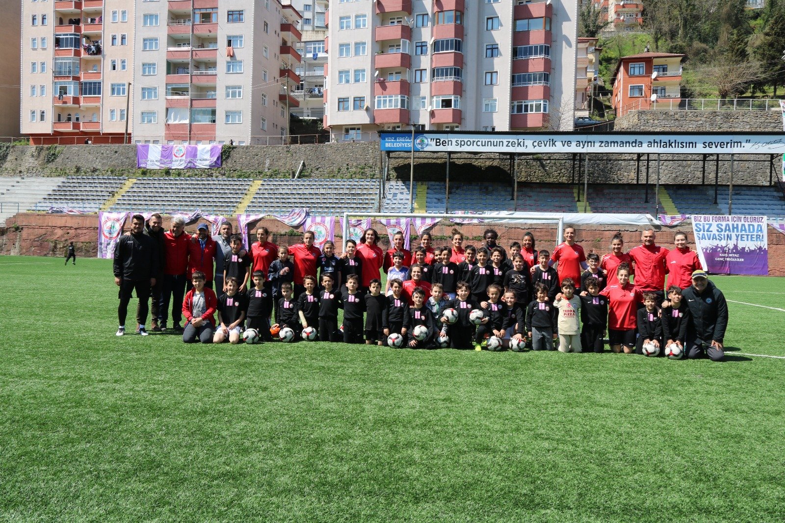 FUTBOL OKULUYLA BİRARAYA GELDİLER