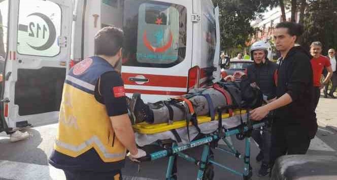 Motosikletin çarptığı yaya yaralandı