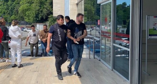 Belediye binasını basan saldırganlar, “İşsiziz” diye bağırdı