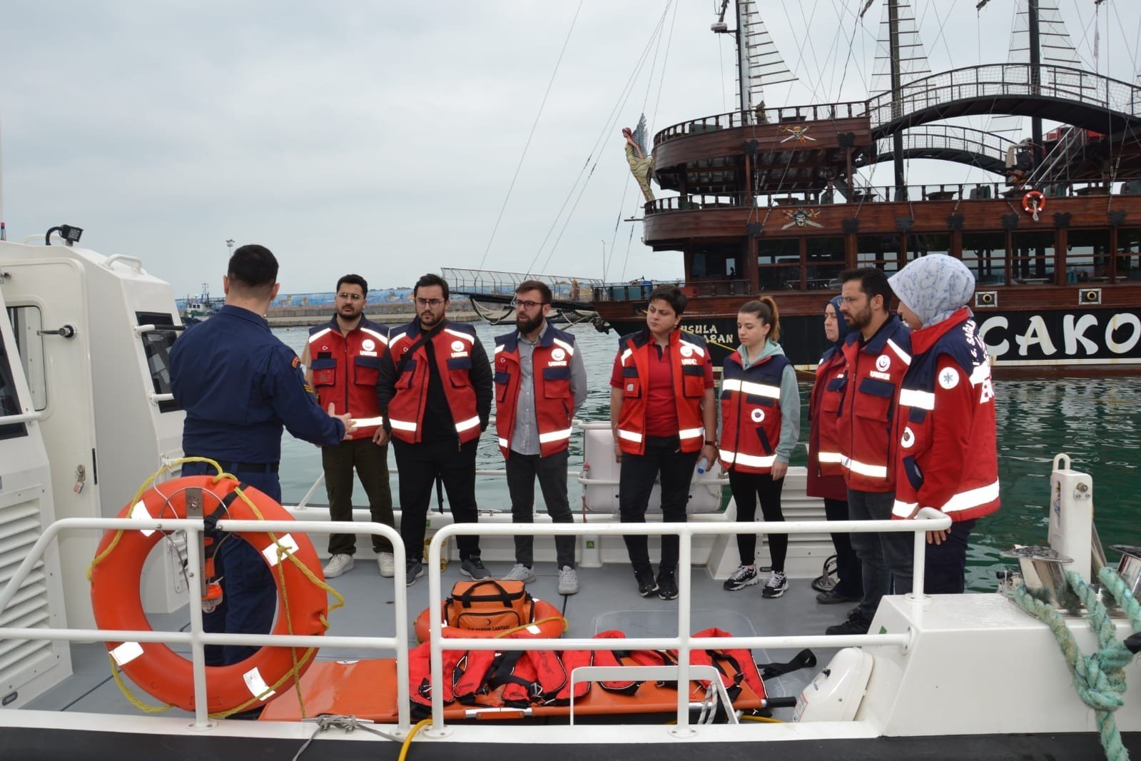 Denizden tıbbi tahliye eğitimi ve tatbikatı gerçekleştirildi