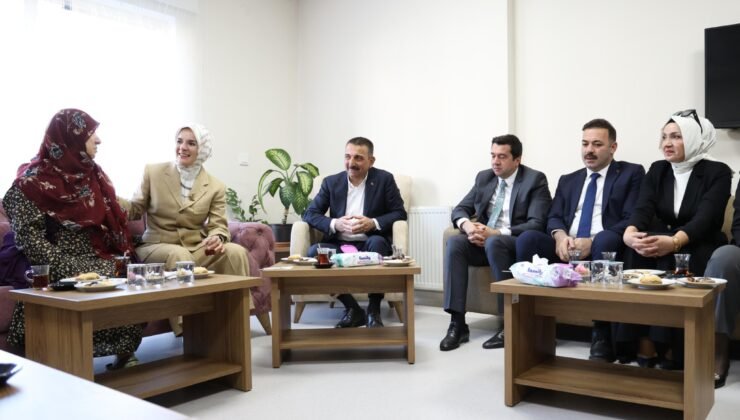 Bakan Göktaş, huzurevi ve rehabilitasyon merkezini ziyaret etti