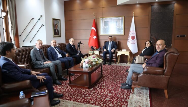 Zonguldak Valisi Hacıbektaşoğlu, makamında muhtarları ağırladı