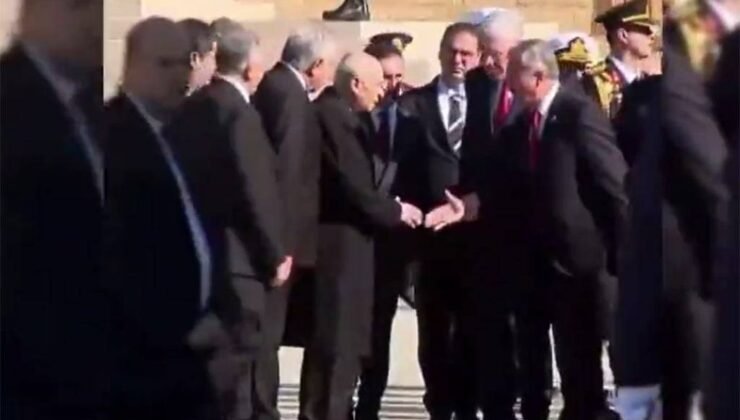 Urgan Tartışmasının Ardından Dervişoğlu ve Bahçeli’den Anıtkabir’de Sürpriz Tokalaşma