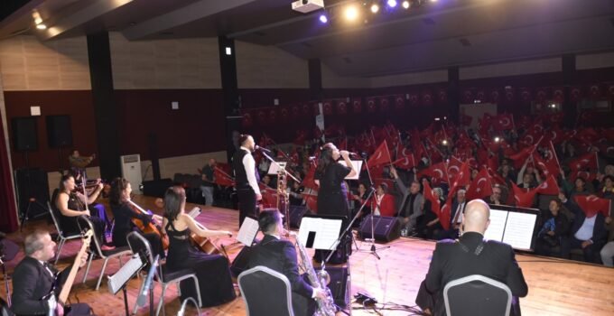 İzmit Belediyesi Kent Orkestrası Konseri Büyüledi