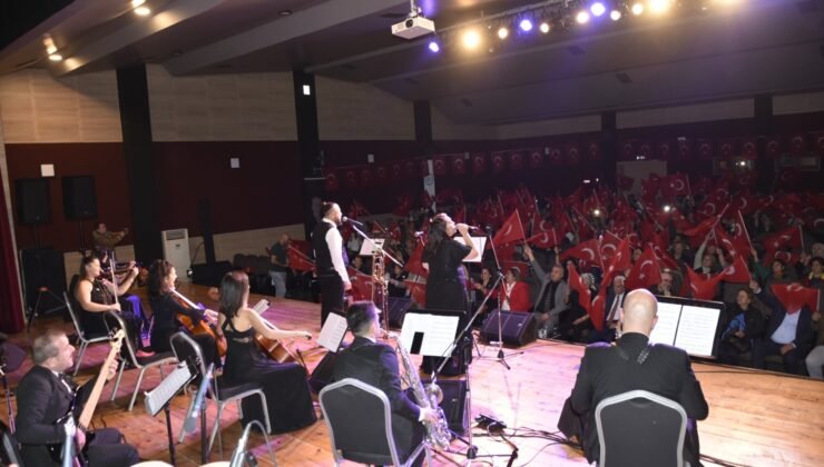 İzmit Belediyesi Kent Orkestrası Konseri Büyüledi