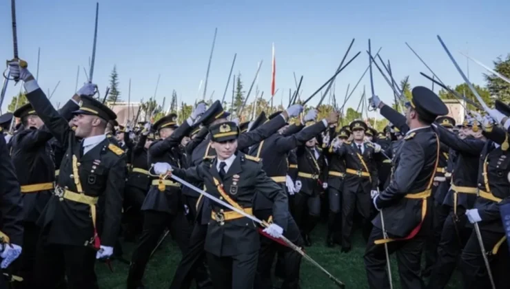 Teğmenlerin Kılıçlı Yeminine Siyasi Çıkarımlar: Erdoğan ve Özel Arasında Gerginlik