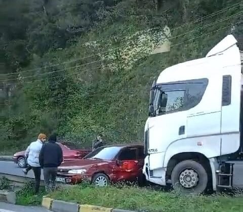 Zonguldak Ereğli’de Otomobil ile Tır Çarpıştı