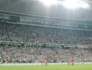 TFF 3. Lig’den Süper Lig’e Meydan Okuma: Bursaspor’un Tribün Zaferi!