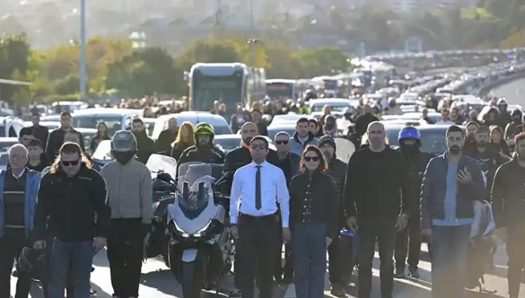 Saat 9’u 5 Geçe Türkiye’de Hayat Durdu: Yurttaşlardan Atatürk’e Saygı Duruşu