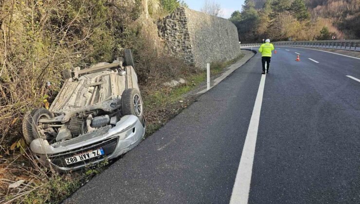 Zonguldak-Ereğli kara yolunda otomobil takla attı.