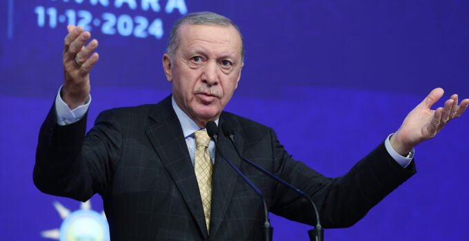 Cumhurbaşkanı Erdoğan: “Eli kanlı Baas rejiminin sona ermesiyle birlikte inşallah Suriye’de huzura ve güvenliğe giden yolun kapıları açılmıştır”