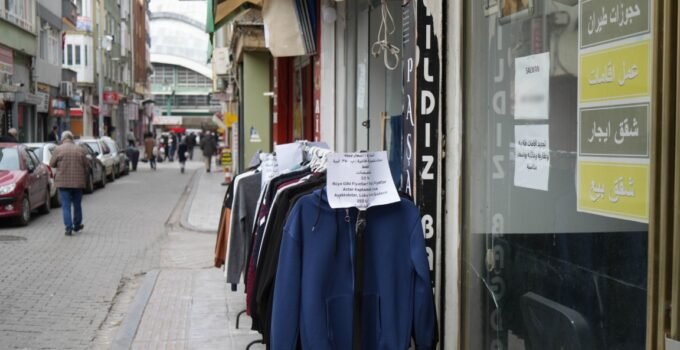 Suriyeliler ülkelerine dönmeye başladı, dükkanlar boşaldı