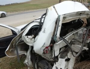 14 yaşındaki sürücü cipiyle otomobile çarptı: 1 ölü