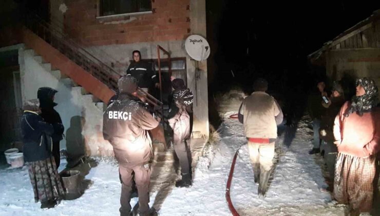 2 katlı evde çıkan baca yangını paniğe yol açtı