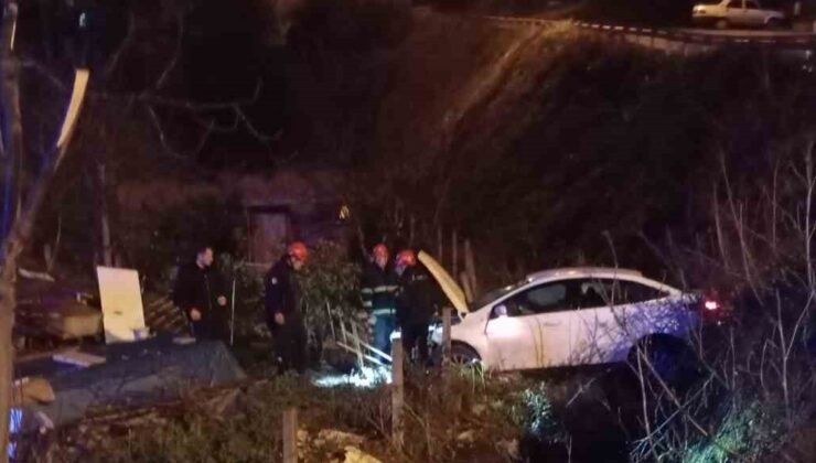 Karadeniz Ereğli’de otomobil dereye uçtu