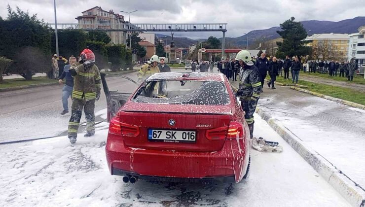 Zonguldak’ta lüks araç alevlere teslim oldu