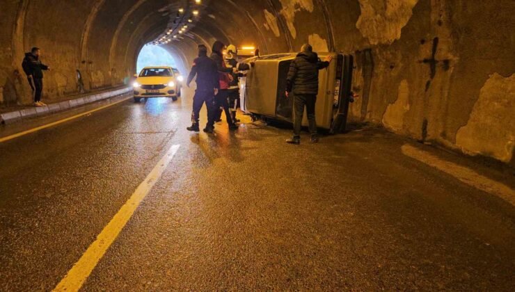 Kontrolden çıkan Tofaş tünelde devrildi; 1 yaralı