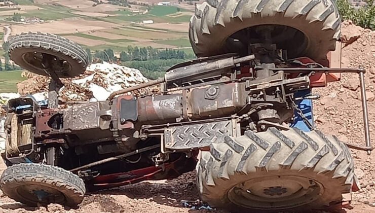 Yanan ormanın temizlik çalışmasında traktörün altında kalarak can verdi