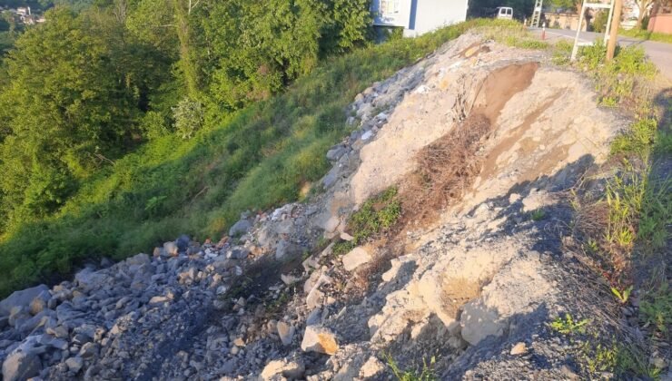 Zonguldak’ta 20 köyü birbirine bağlayan yolda yeni heyelan riski