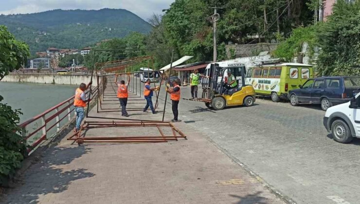 Devrek’te alışveriş stantları kurulmaya başlandı
