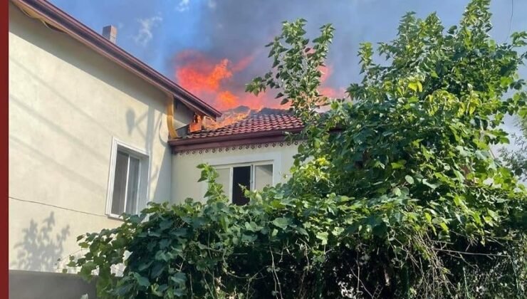 Zonguldak’ta evin önce bahçesinde, sonra çatısında çıkan yangın korkuttu