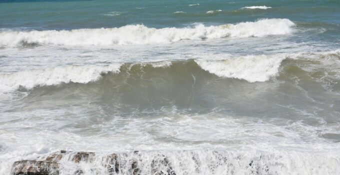 DENİZE GİRİŞLER YASAKLANDI…