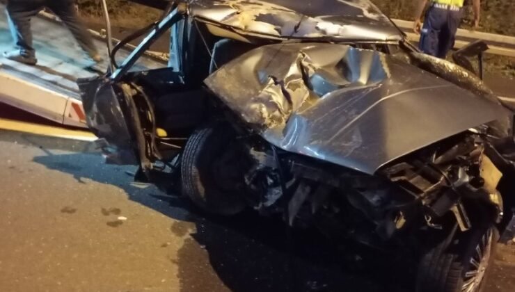 Otomobil park halindeki jandarma minibüsüne çarptı: 1 yaralı