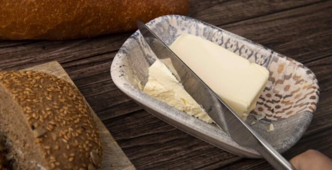 Tarihi geçmiş, ruhsatsız ürünler ele geçirildi: 12 milyon TL’lik gıda imha edildi