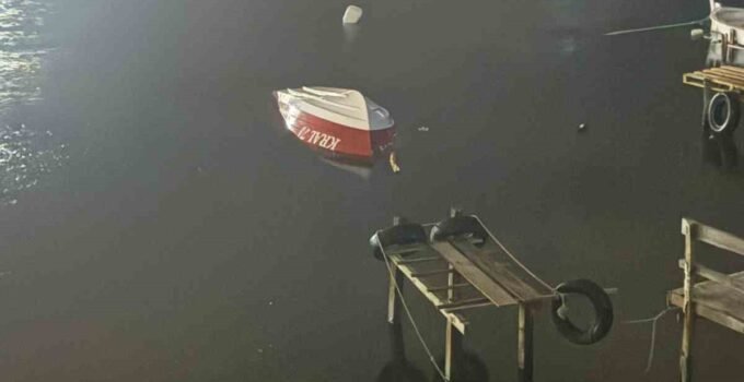 Filyos’ta hortum çıktı, balıkçı teknesi battı