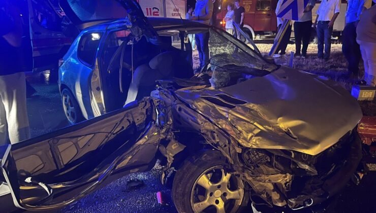 Civciv yüklü tıra otomobil çarptı: 6 yaralı