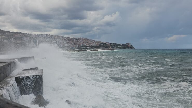 Fırtına Zonguldak’ı vurdu; dalgalar 7 metreye ulaştı