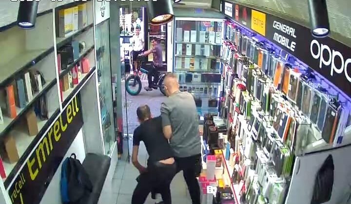 Maket bıçağıyla telefoncuya giren şahıs etkisiz hale getirildi