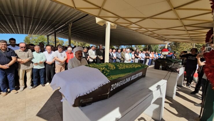 Sakarya’daki kazada ölen iş insanı ve eşi Zonguldak’ta son yolculuğuna uğurlandı