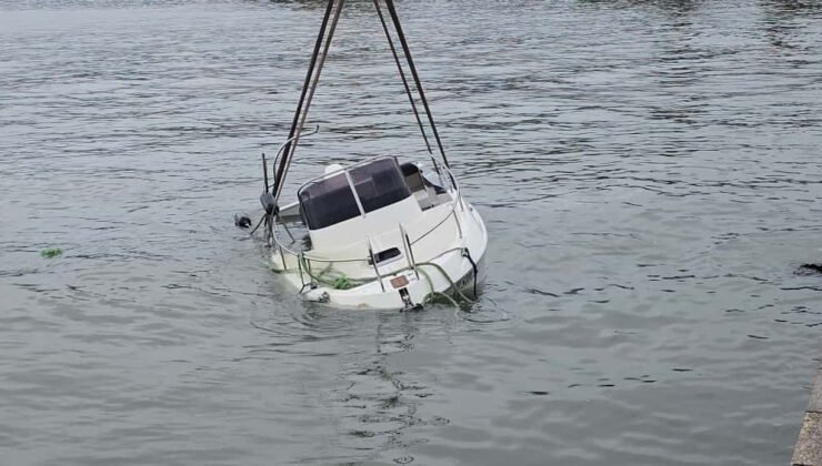 Fırtınada Batan Mini Yat Karaya Çıkarıldı