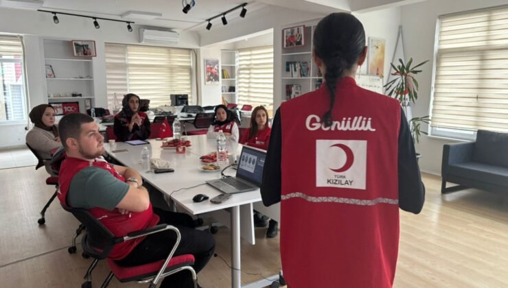Genç Kızılay, Zonguldak’ta afet ve ilk yardım eğitimi düzenledi
