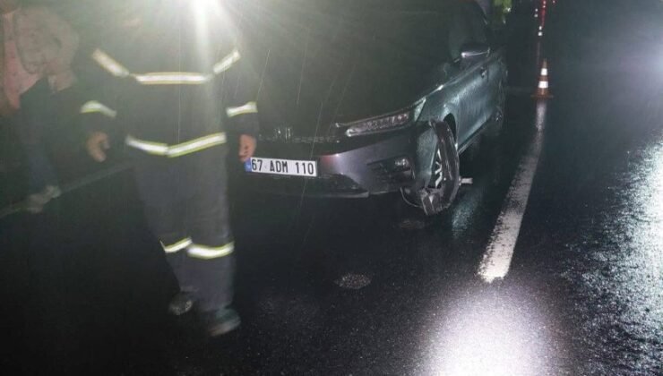 Hastane yolunda heyelan: Kaya parçaları araca çarptı