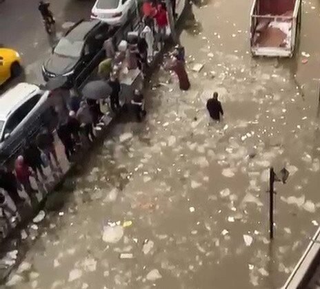 Karadeniz Ereğli’de dolu ve sağanak yağışı etkili oldu