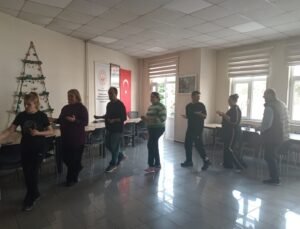 Özel bireyler halk dansları öğreniyor