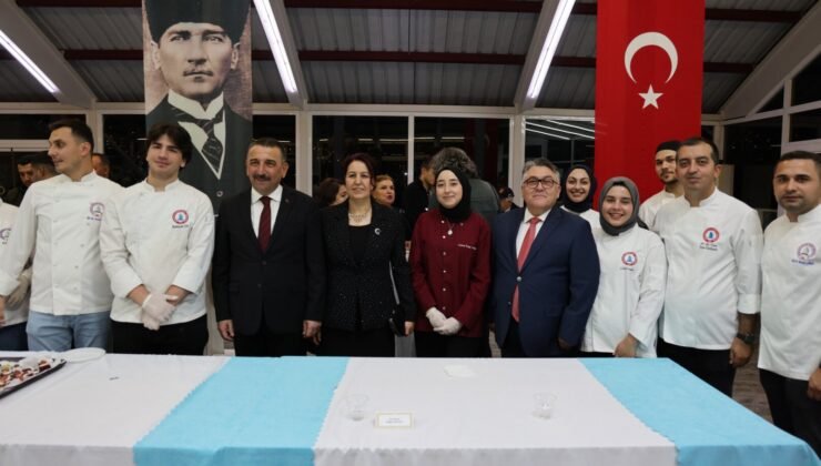 Özölçer, Cumhuriyet’in 102. Yılı Onuruna Düzenlenen resepsiyona katıldı