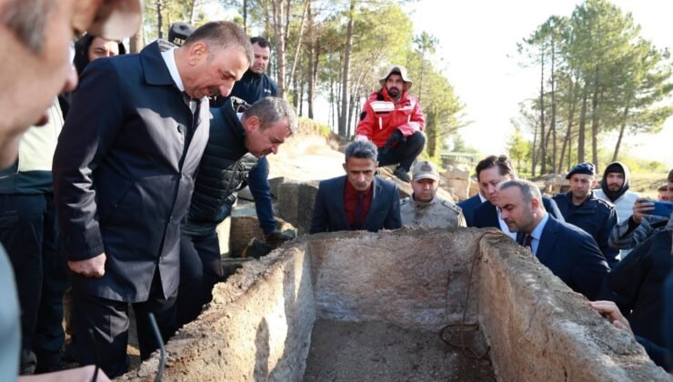 Tios Antik Kenti’nde bulunan Roma Dönemi lahitleri törenle açıldı