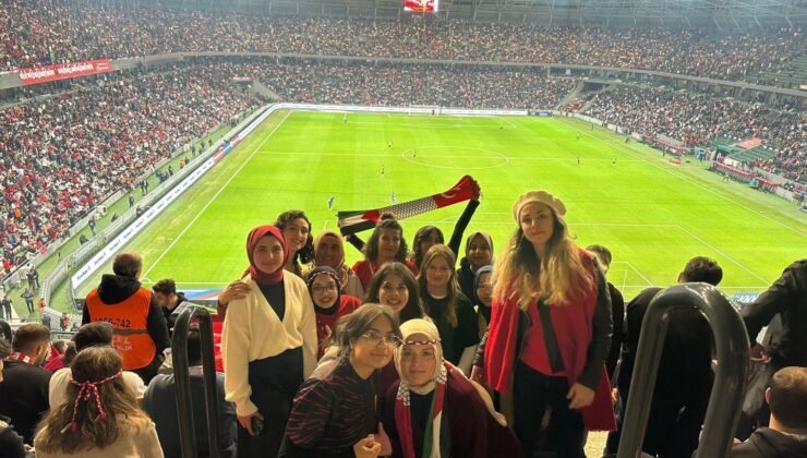 Zonguldak’ta gençler “Bizim Çocuklar” coşkusunu tribünde yaşadı