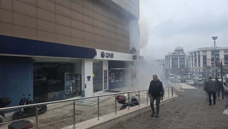 AVM’den yükselen dumanlar paniğe neden oldu