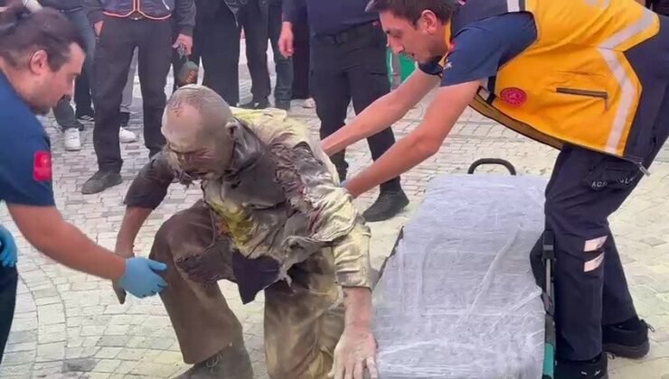 Devrek Kaymakamlığı önünde dehşet anları, kendini ateşe verdi