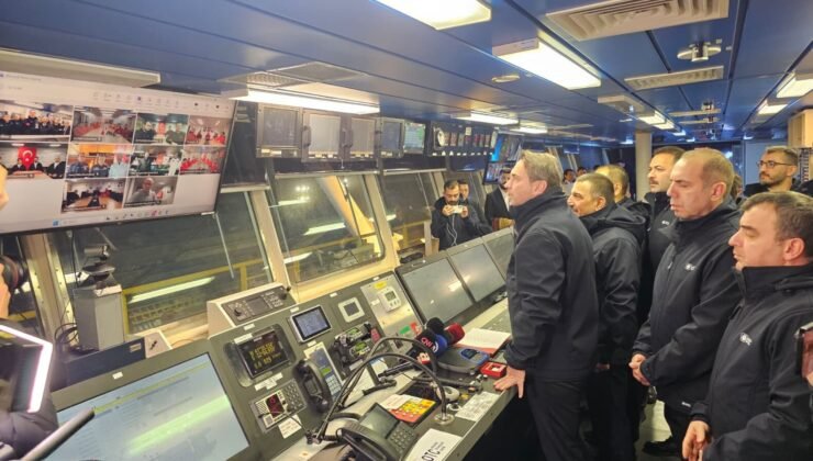 Bakan Bayraktar Zonguldak’tan Resti Çekti: “Milli Projeye Saygı Duyun”